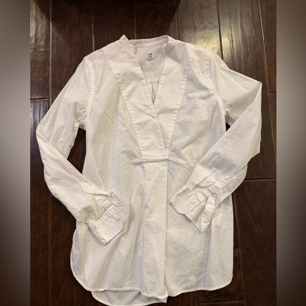 Gap white top